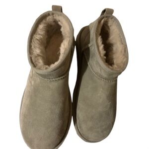 Ugg ultra mini- moss green